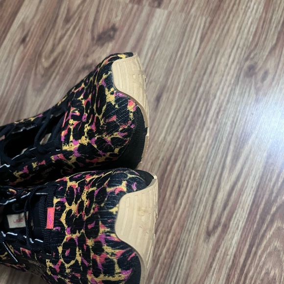 Brooks launch 9 Women's Vibrant Leopard Sneakers - Picture 7 of 10